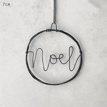 Small rusty wire wreath-Noel