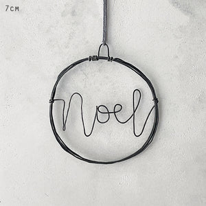 Small rusty wire wreath-Noel