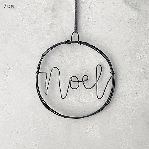 Small rusty wire wreath-Noel