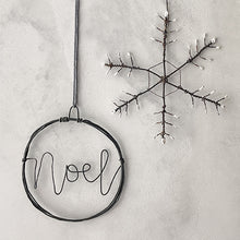 Small rusty wire wreath-Noel