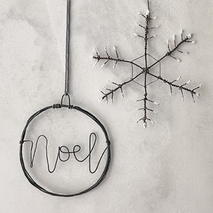 Small rusty wire wreath-Noel